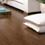 Красивый и уютный дом с паркетной доской-