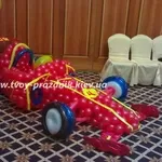 автомобиль из воздушных шаров