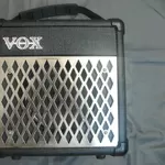 Продам гитарный комбо-усилитель Vox DA5