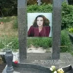 Памятники со стеклом, заказать памятник, мемориальные комплексы, цоколя