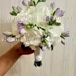 Круглый букет невесты фрезия