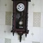Продам часы настенные,  старинные 19 века. В хорошем состоянии.