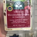 Сыр Йоркшир Венслидей с клюквой