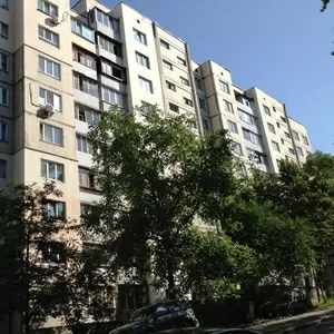 3 комн кварт 67 м2 Петропавловская 11,  Киев,  Куреневский парк,  ремонт, 