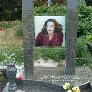 Памятники со стеклом, заказать памятник, мемориальные комплексы, цоколя