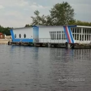 Дом на воде для прекрасного времяпровождения