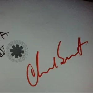 Автографы участников группы Red Hot Chili Peppers