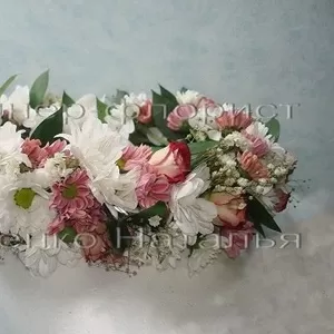 Венок из живых цветов