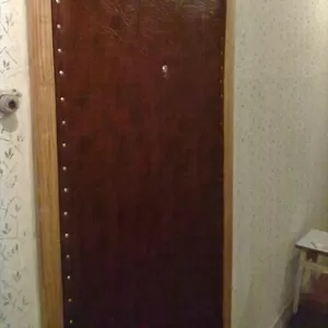 Отделка дверей дермантином , кожзаменителем 