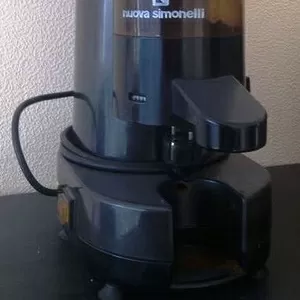 Кофемолка б.у  Nuova Simonelli RR45 для кофейни,  бара,  ресторана.