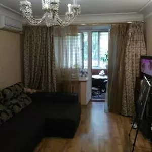 Продам 1ю кв. Попова ул. г Киев 45 м кв