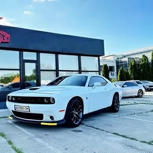 Dodge Challenger 6.4 белый аренда прокат