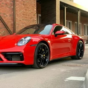 Прокат Porsche 911 GTS красный без водителя для фото съемки 