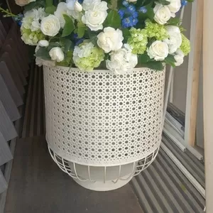 Продам велику вазу-підставку для квітів.