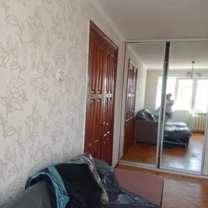 Зняти Поклеїти шпалери у Києві 