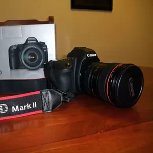  Canon EOS 5D Mark II 21MP DSLR Camera