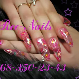 Наращивание ногтей.