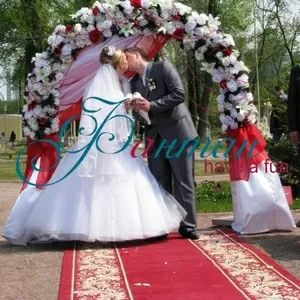 Декор банкетных залов тканями,  цветами и шариками. Свадебная флористика.