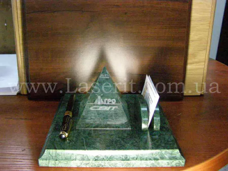 Сувениры с 3D гравировкой внутри стекла 2