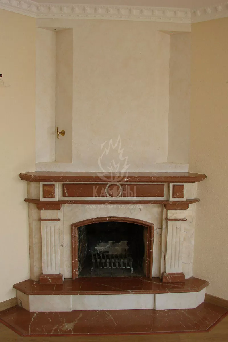 Камин из мрамора в интерьере.Киев. 3