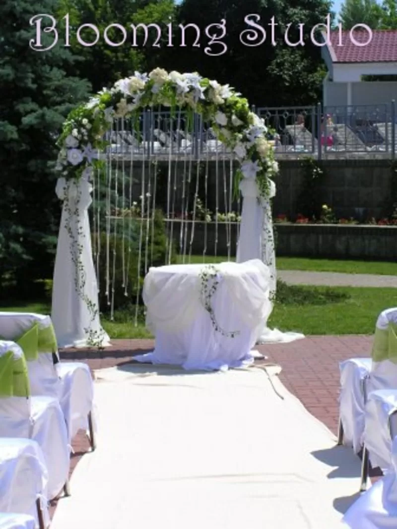 Прокат свадебной арки для выездной регистрации брака