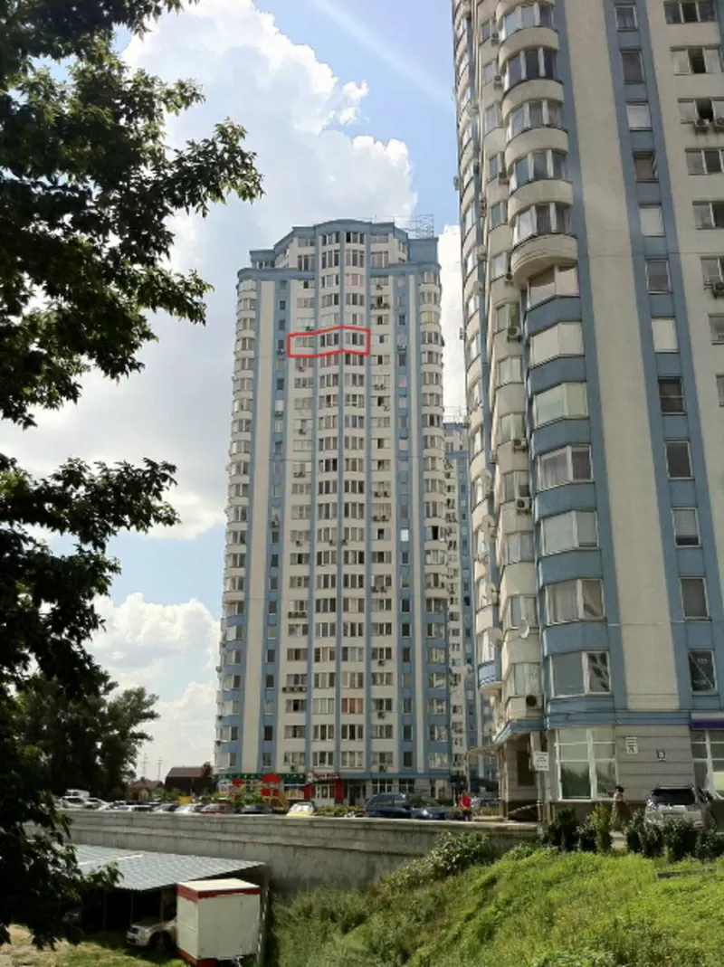 Продается 2-х комнатная квартира,  г. Киев,  ул.Днепровская наб.,  26А,  Д 4