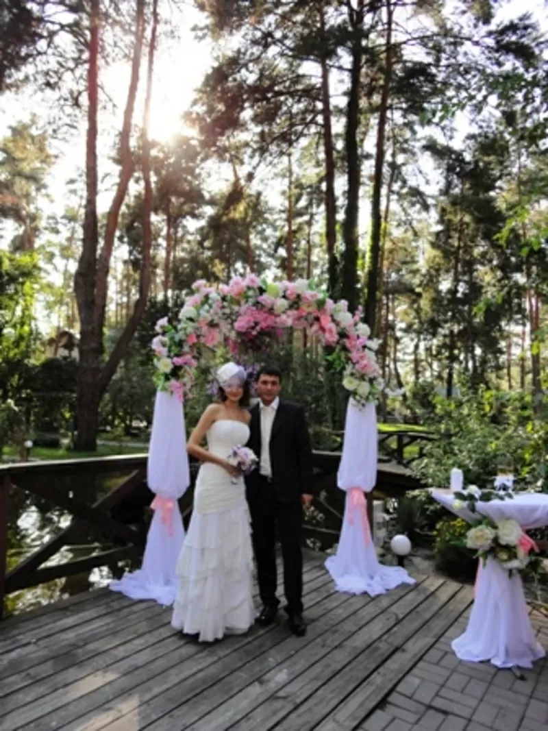 Прокат свадебных арок и чехлов, оформление залов.