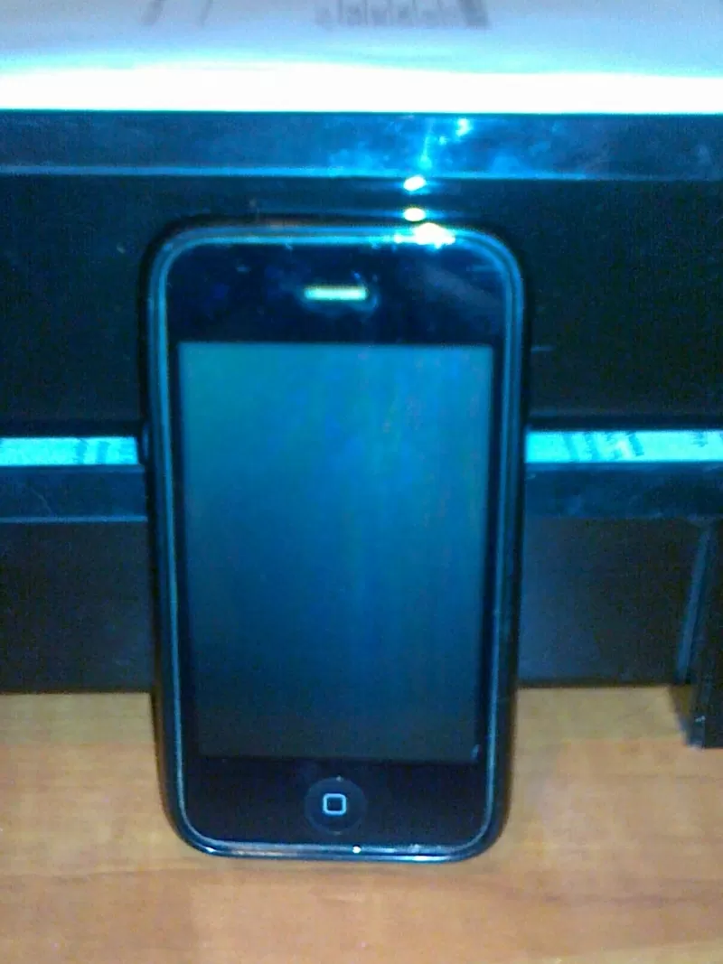 Продаю  НЕ ДОРОГО iPhone 3G 8 gb