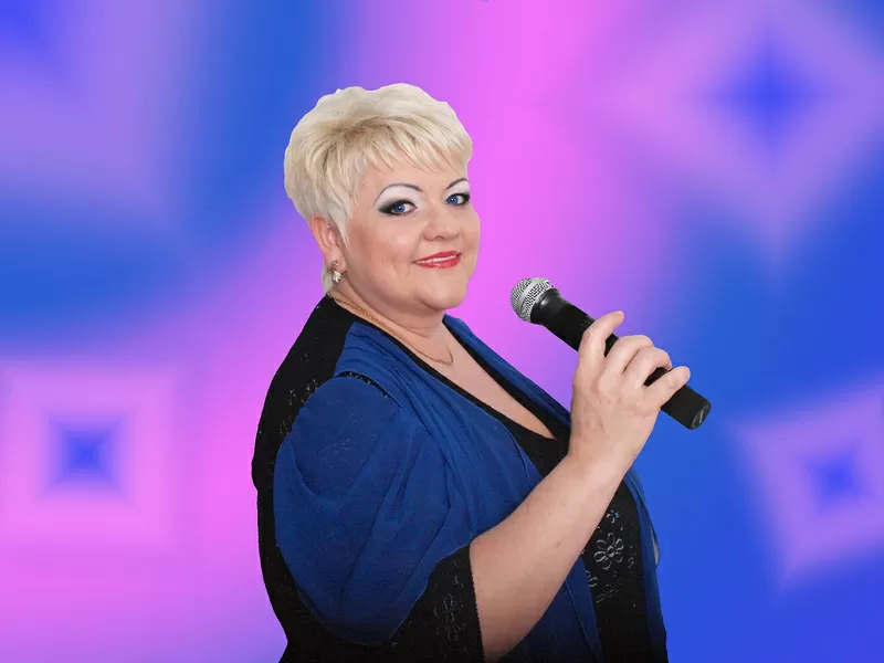 Тамада и музыка(живая, дискотека).Ведение выездной церемонии.