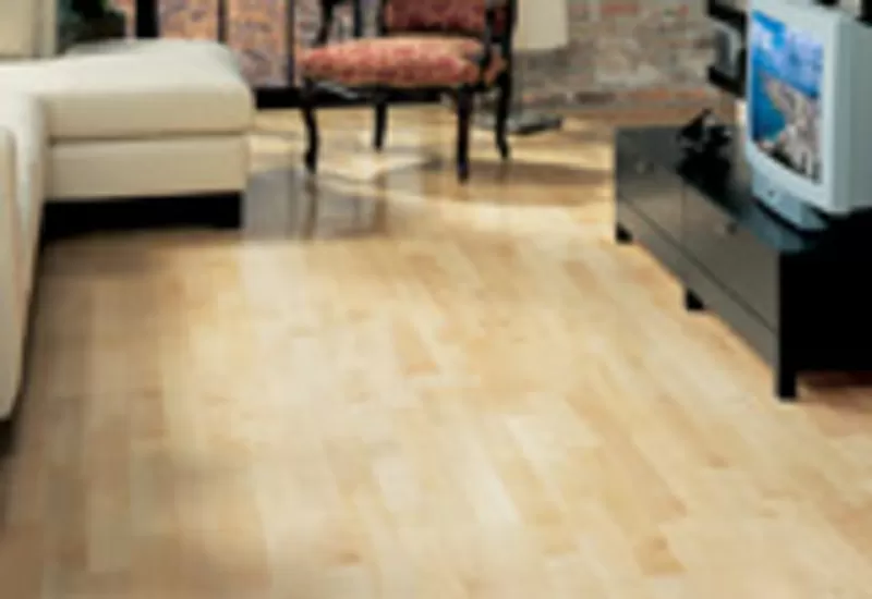 Красивый дом с паркетной доской-