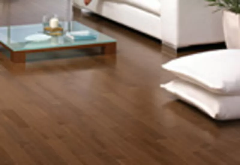 Красивый и уютный дом с паркетной доской-