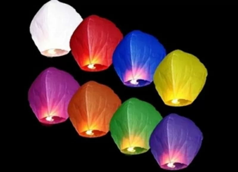 Небесные фонарики, летающие фонарики, запуск светящихся фонариков. К