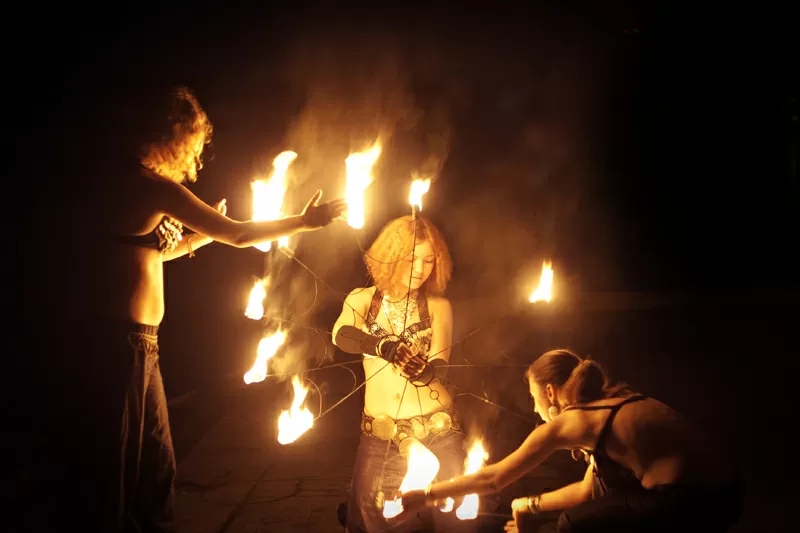 Огненное, светодиодное и пиротехническое шоу от команды