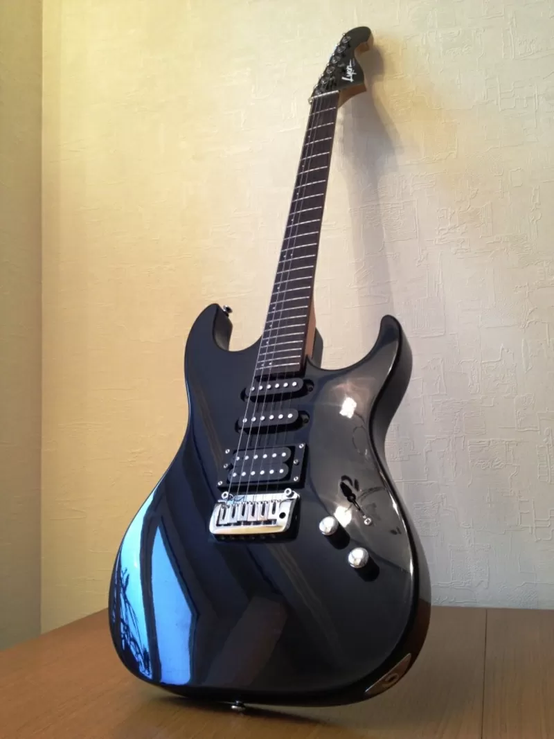 Электрогитара Washburn Lyon Black 3