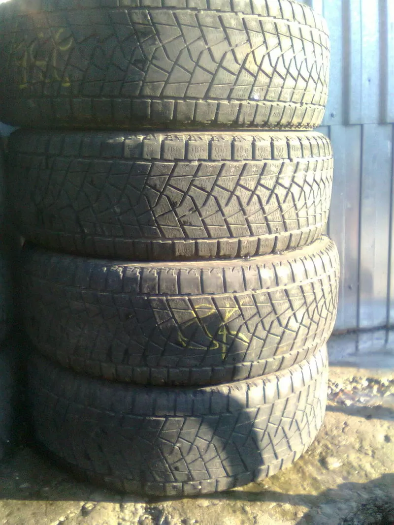 Продам резину б/у BridgeStone BLIZZAK R-18 235/60  