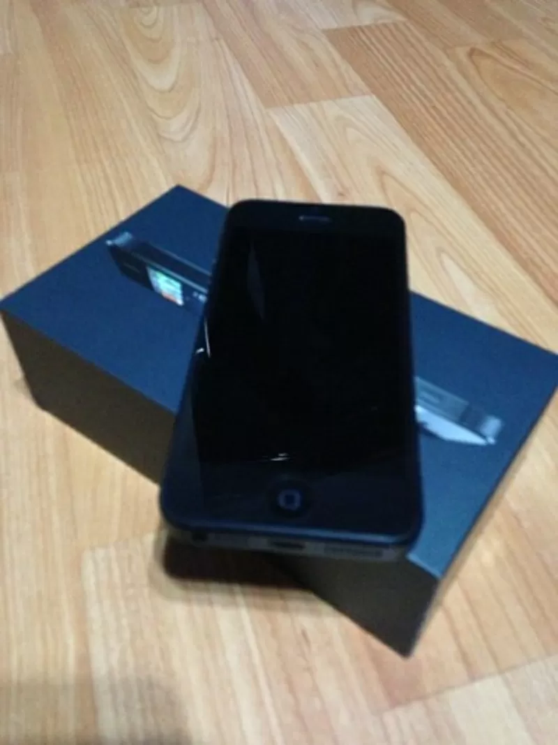 iPhone 5 (original) black/white  5