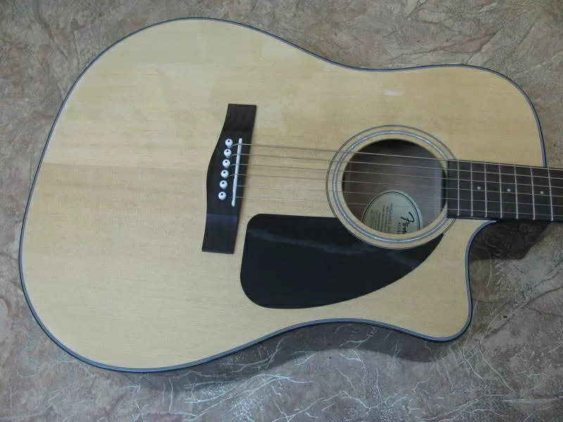 Продам электроакустическую гитару Fender CD-60CE