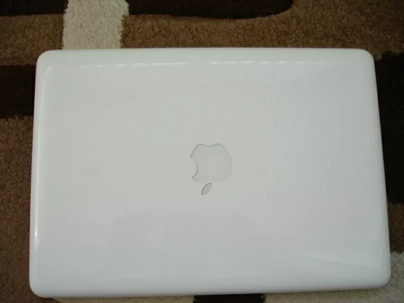 Macbook Unibody 2.4 GHz,  8 GB 1067 MHz DDR3,  NVIDIA GeForce 320M 256MB 2