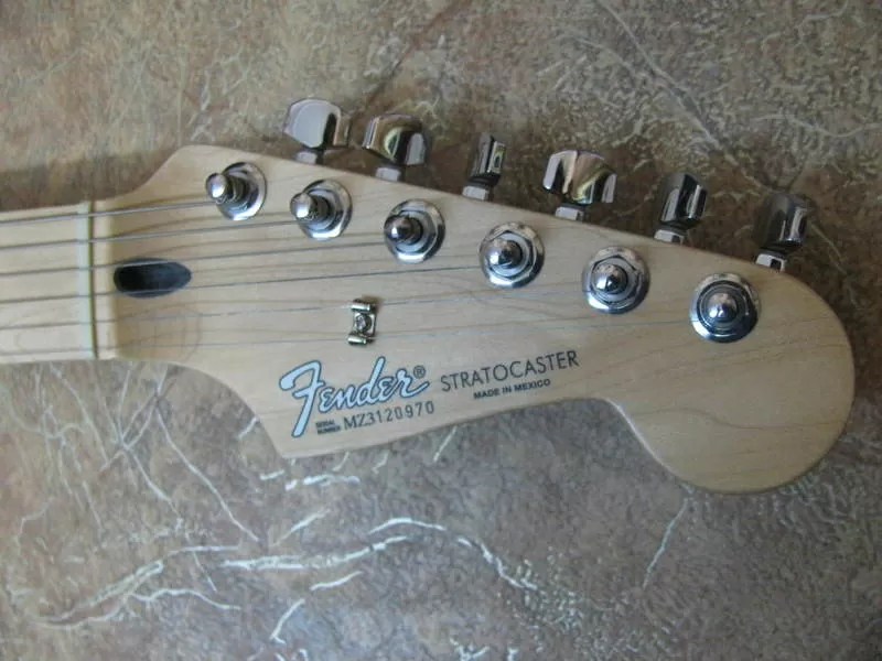 Продам Fender Standard Stratocaster HSS(Mexico 2003) 2