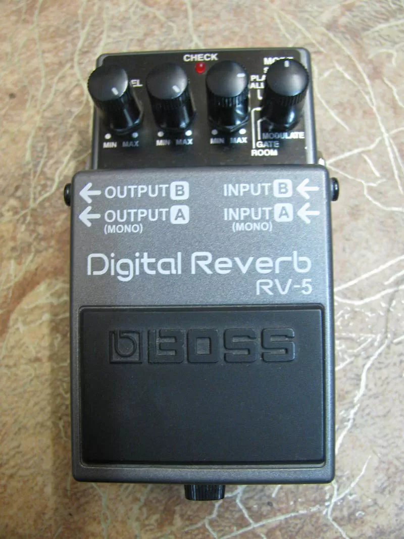 Продам педаль BOSS RV-5 Digital Reverb