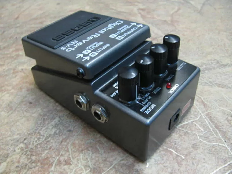 Продам педаль BOSS RV-5 Digital Reverb 2