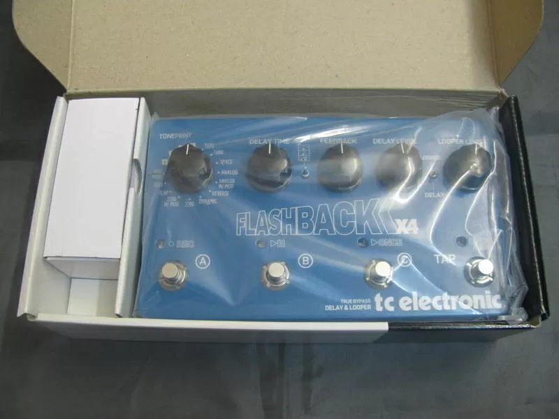 Продам педаль T.c.electronic Flashback X4 Delay and Looper 2