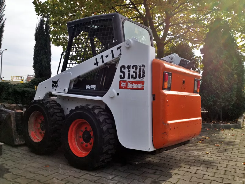 Мини погрузчик Bobcat S130  3