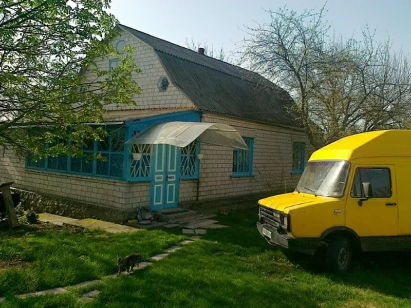 добротный дом-усадьба в пригороде