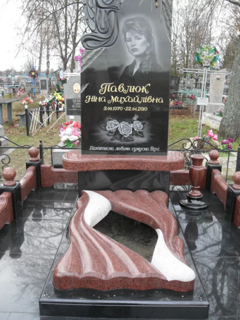 Памятники из природного камня