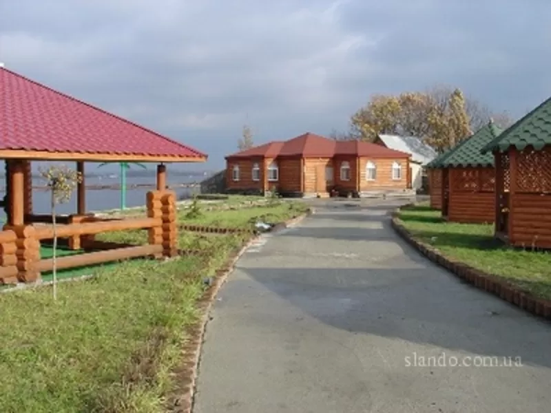 Дом-сруб с русской баней на берегу Днепра