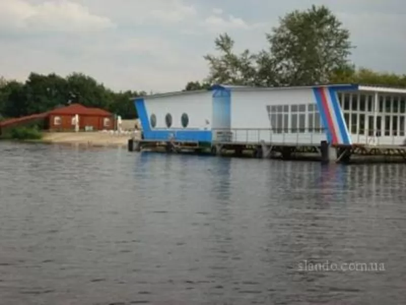 Дом на воде для прекрасного времяпровождения