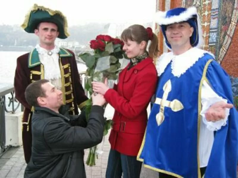 Гусары, мушкетёры, гардемарин, султан с восточной танцовщицей. Ведущий 3