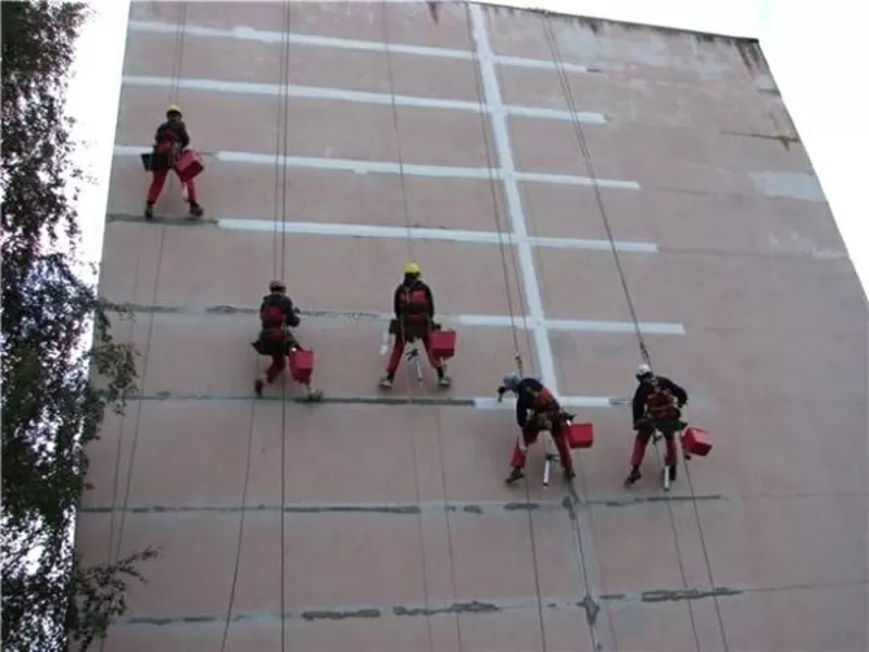 Фасадні роботи: утеплення, затирка швів, монтаж реклами, миття вікон