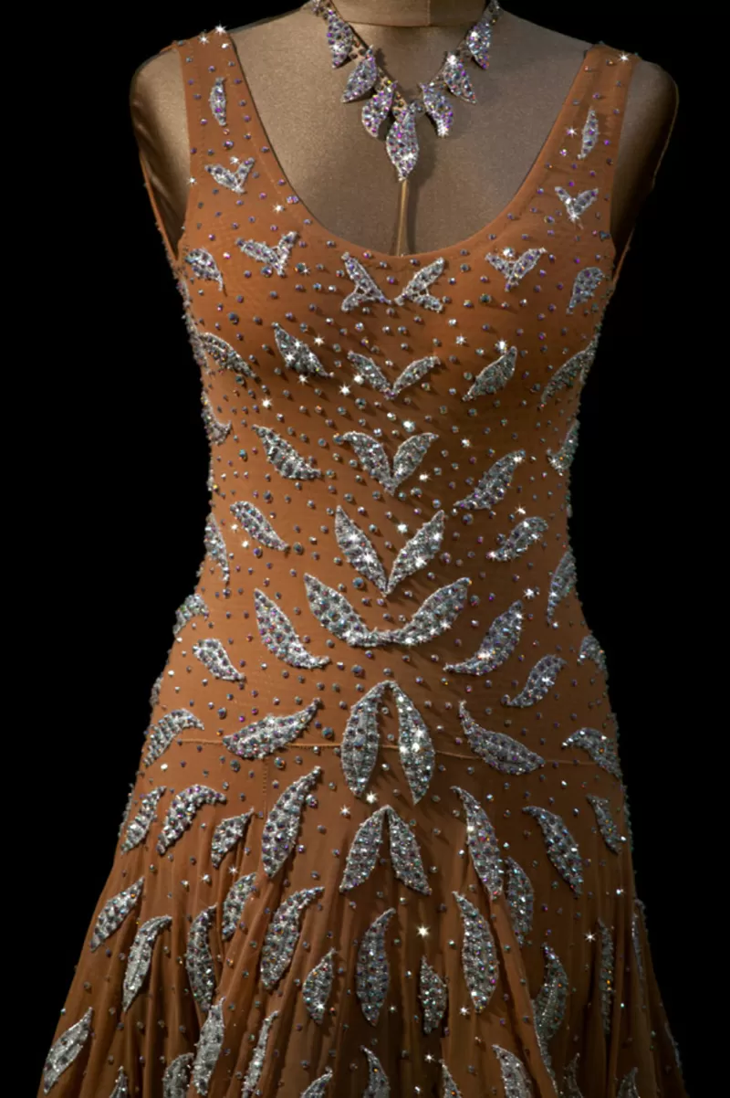 Пошив бальной, танцевальной, дизайнерской одежды, выпускных платьев